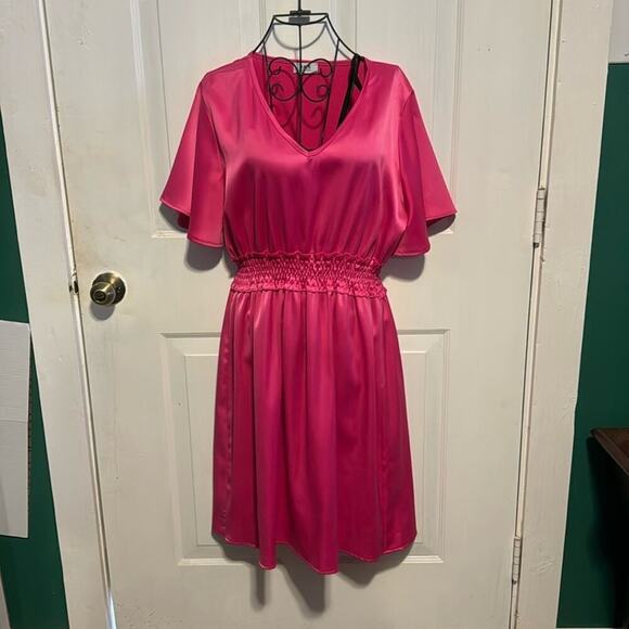 Elegant Pink Midi Dress - Picture 3 of 10